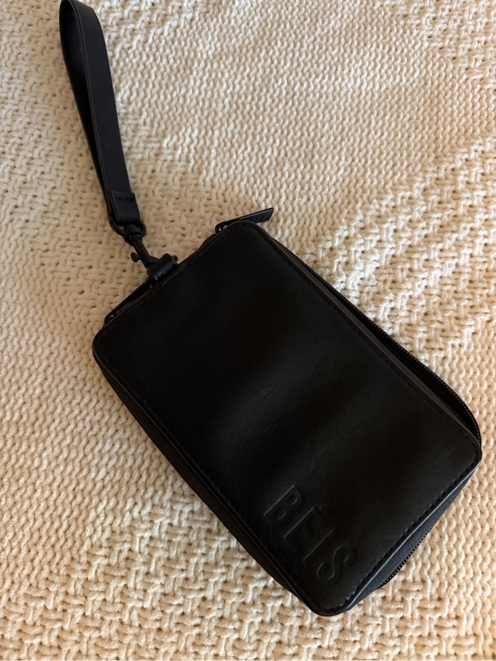 Beis - travel wallet